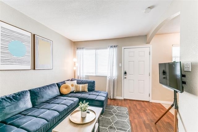5814 Worth Street - Photo 4
