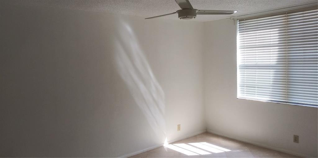 9340 Lagoon Place - Photo 11