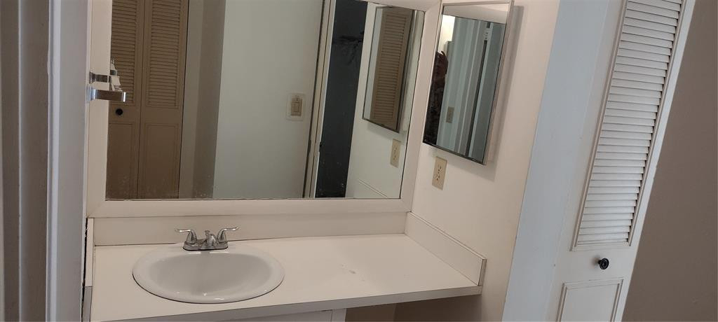 9340 Lagoon Place - Photo 8