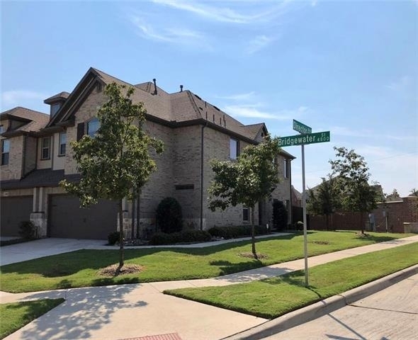 4800 Bridgewater Street - Photo 0
