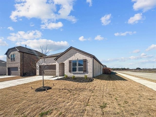 622 Saxony Drive - Photo 1