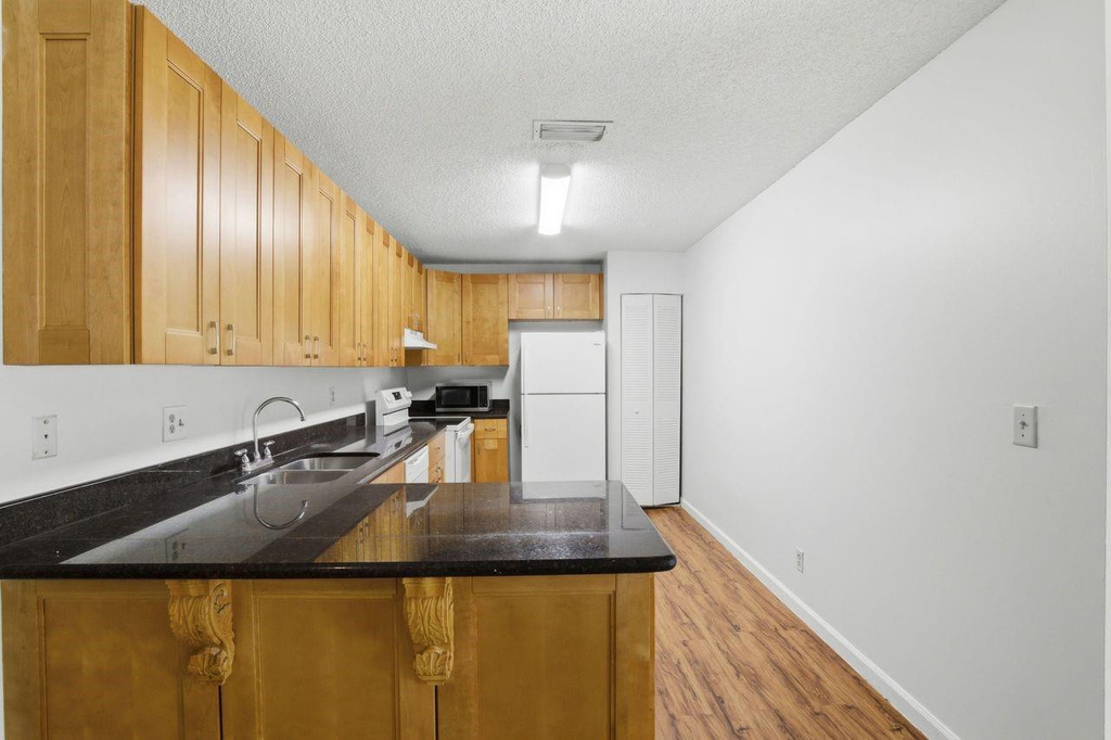 3300 Jaywood Terrace - Photo 7