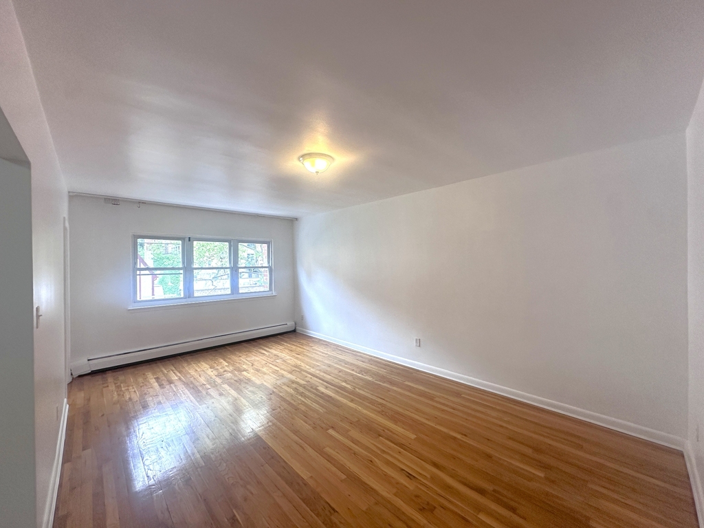 117-8 Curzon Road - Photo 1