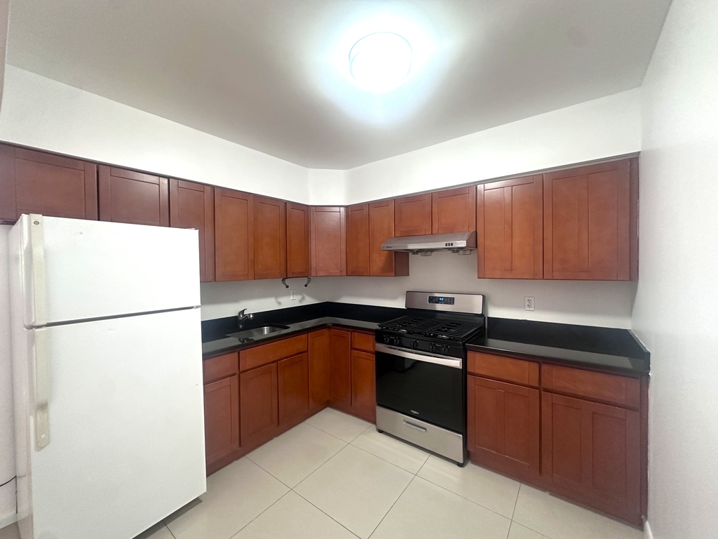 117-8 Curzon Road - Photo 0