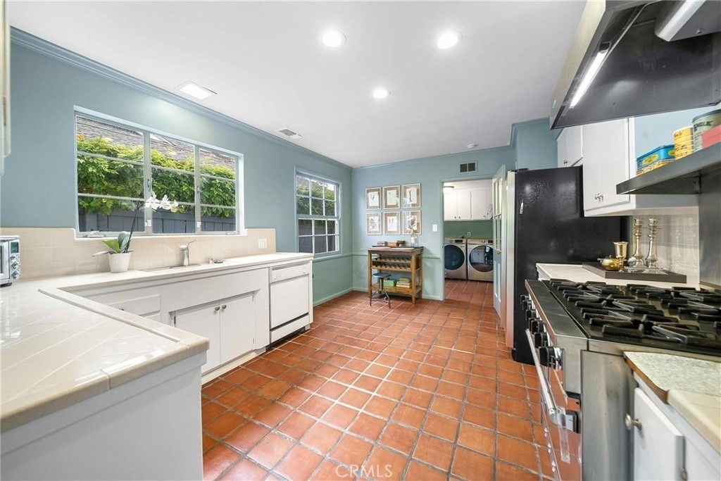 16544 Greenleaf Street - Photo 8