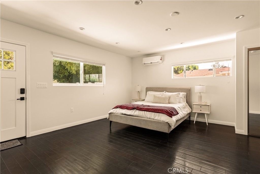 15233 Camarillo Street - Photo 12
