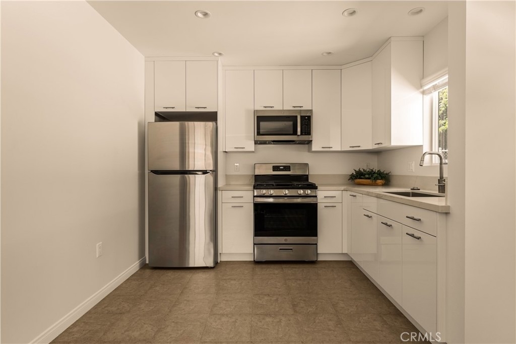 15233 Camarillo Street - Photo 13