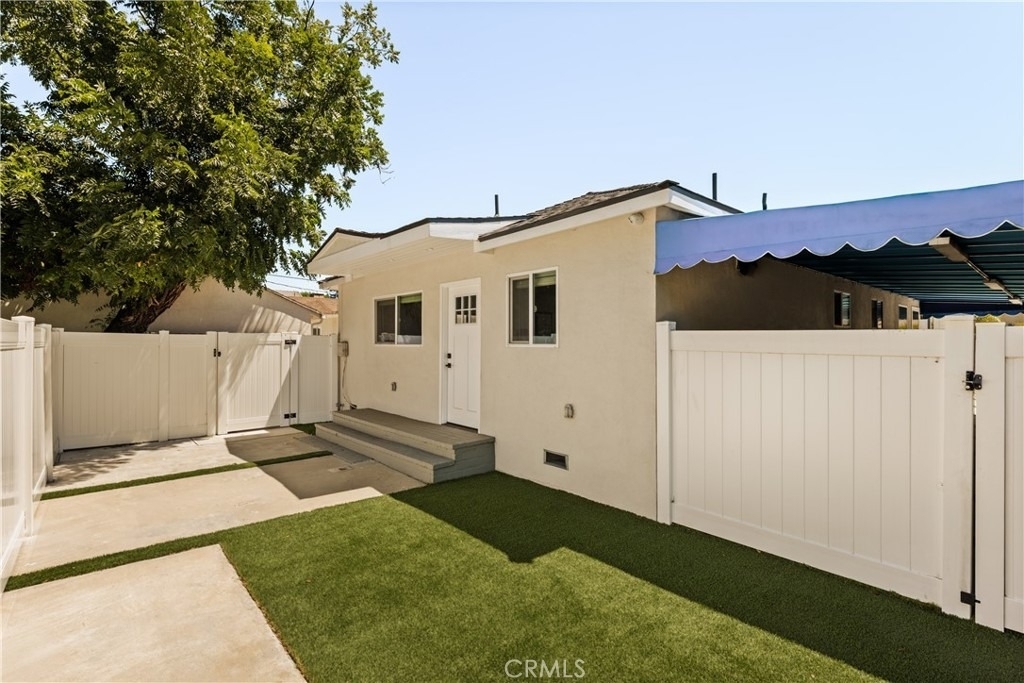 15233 Camarillo Street - Photo 10