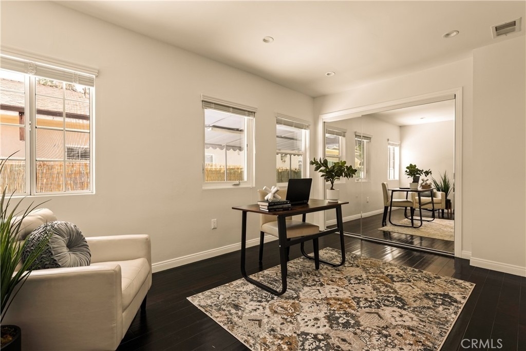 15233 Camarillo Street - Photo 4