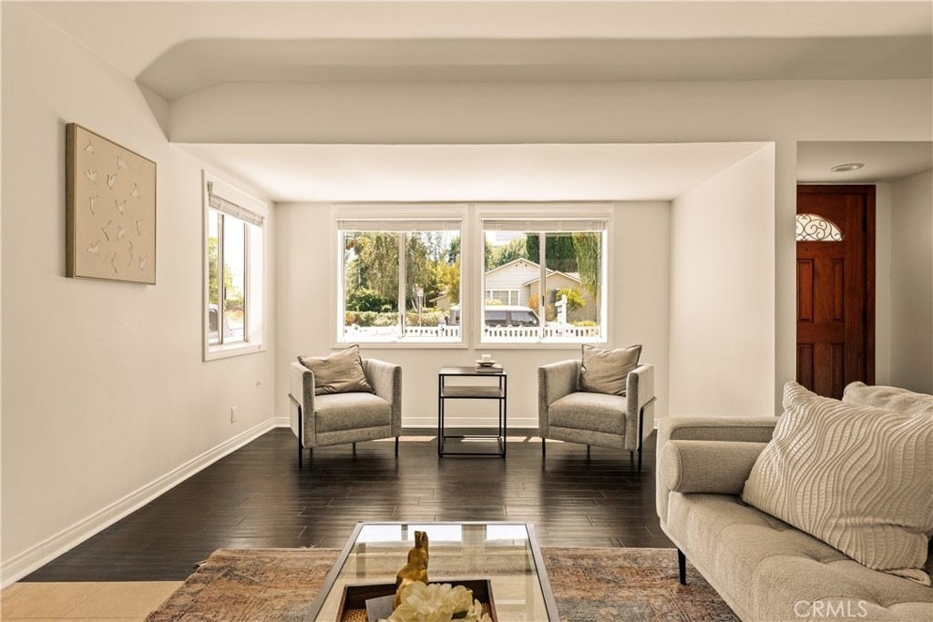 15233 Camarillo Street - Photo 6