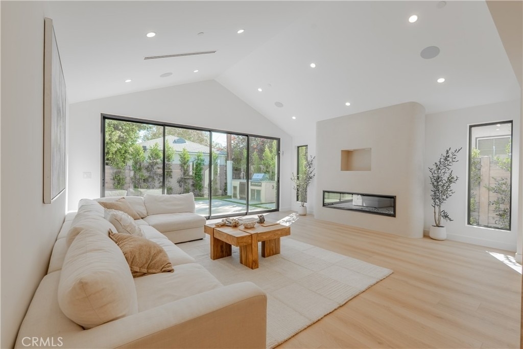 6144 Zelzah Avenue - Photo 15