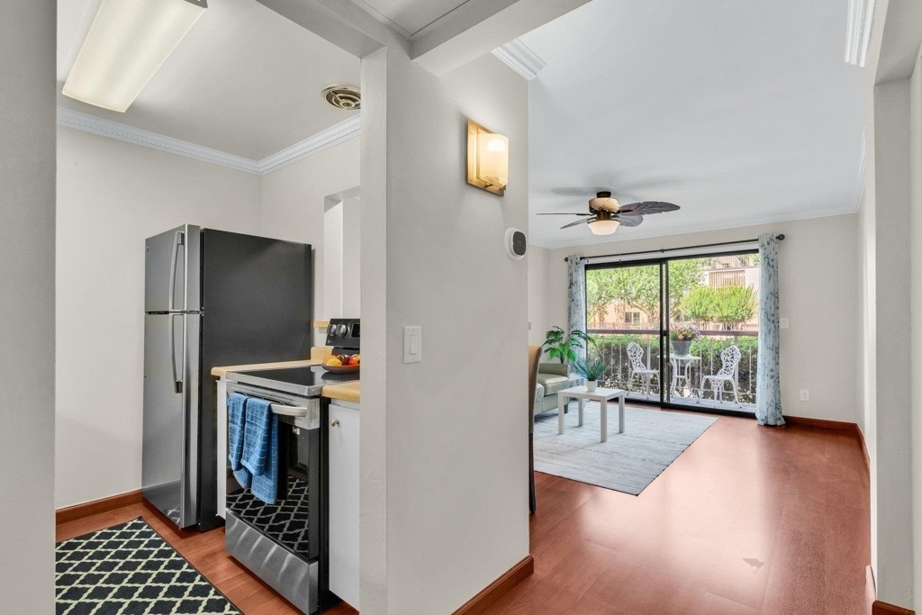 470 N Civic Dr - Photo 16