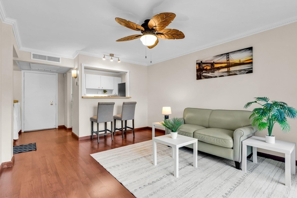 470 N Civic Dr - Photo 0