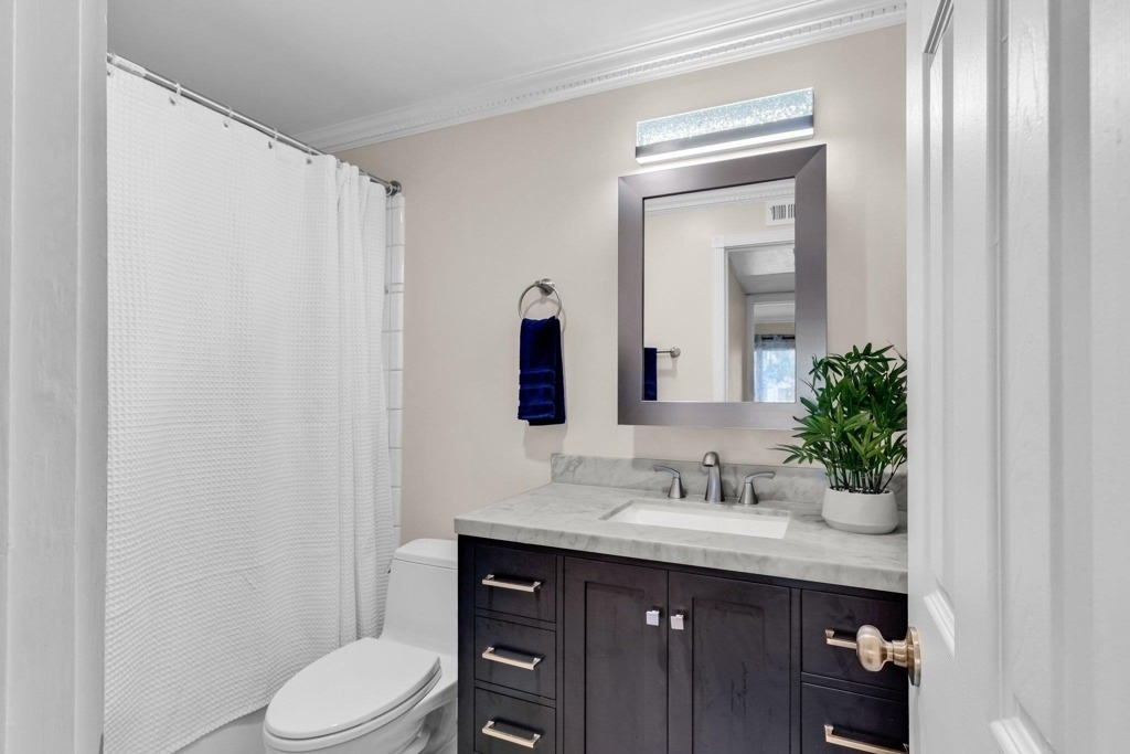 470 N Civic Dr - Photo 34