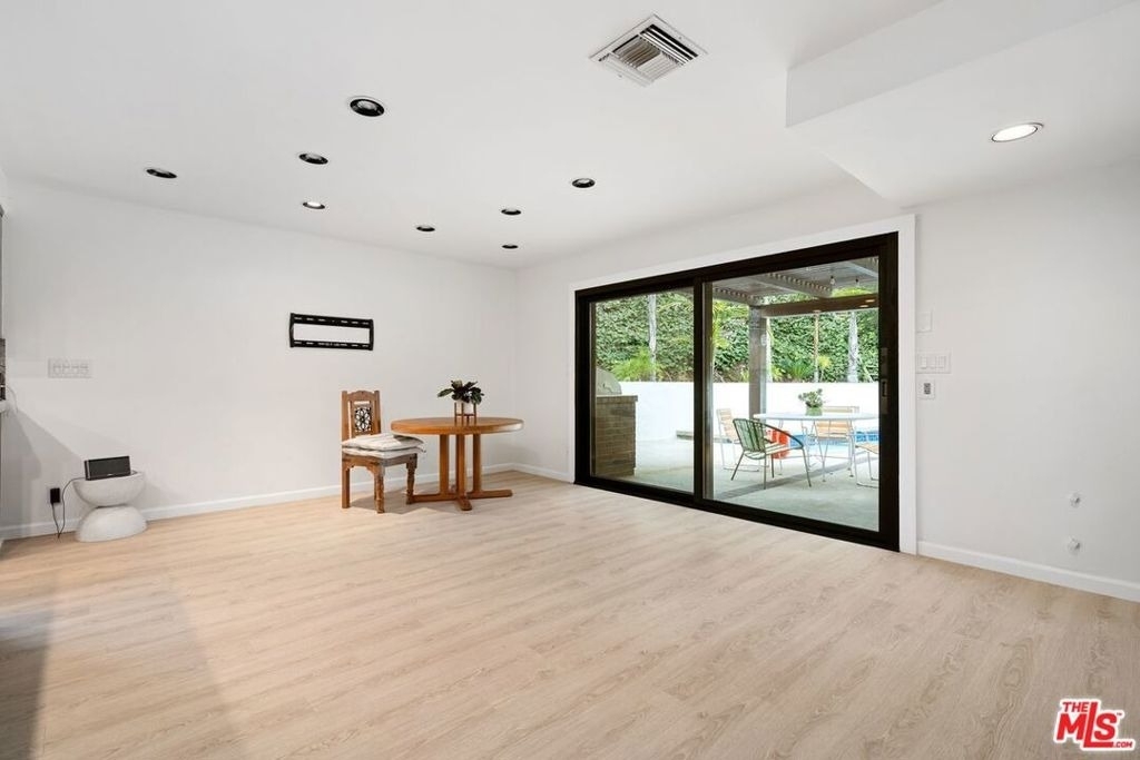 3135 Chandelle Road - Photo 8