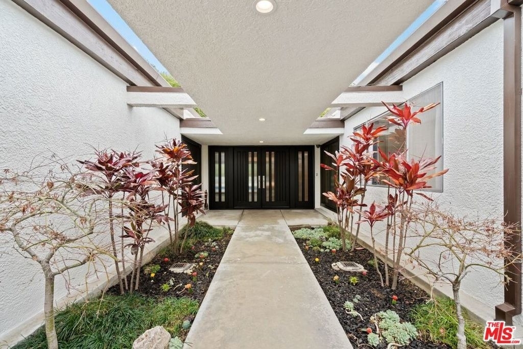 3135 Chandelle Road - Photo 2