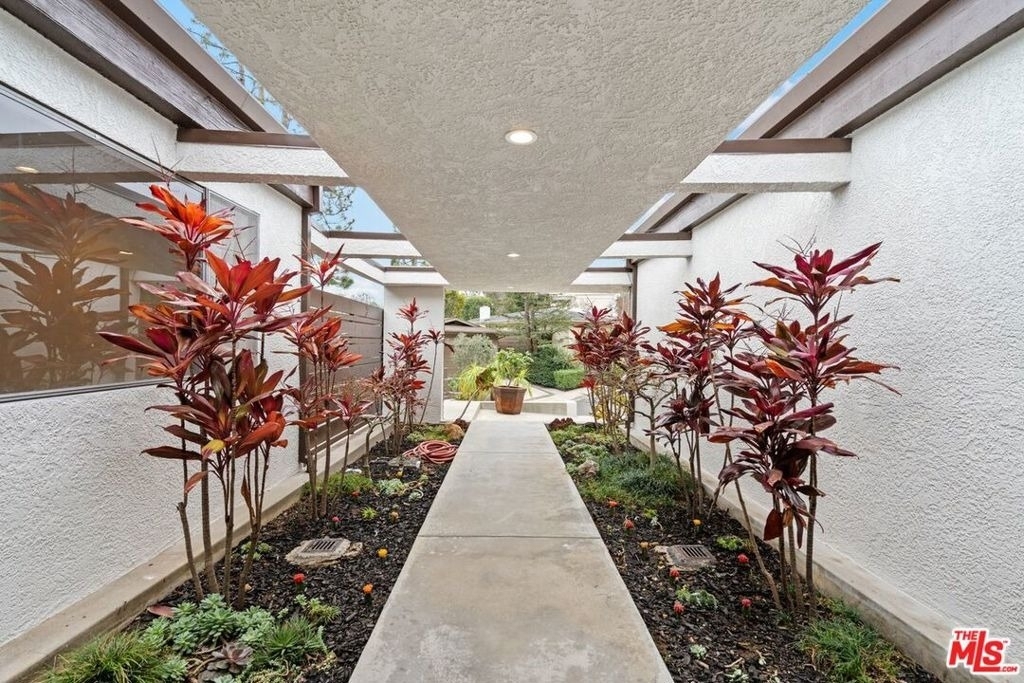 3135 Chandelle Road - Photo 3