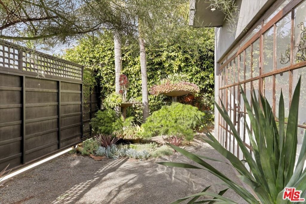 2425 Clement Avenue - Photo 19
