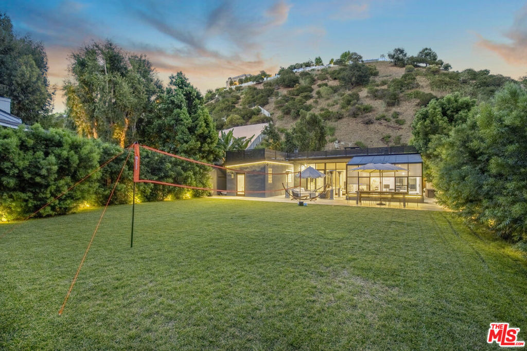 1833 Franklin Canyon Drive - Photo 2