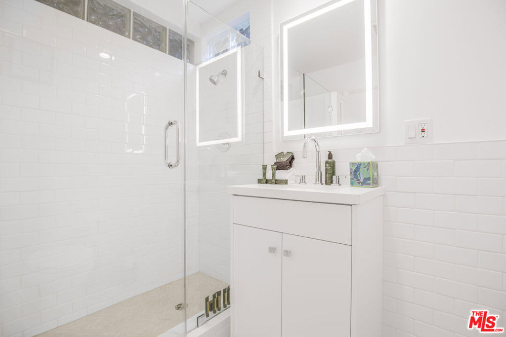 1833 Franklin Canyon Drive - Photo 19