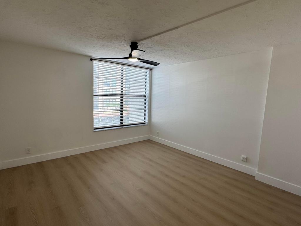 12 Royal Palm Way - Photo 8
