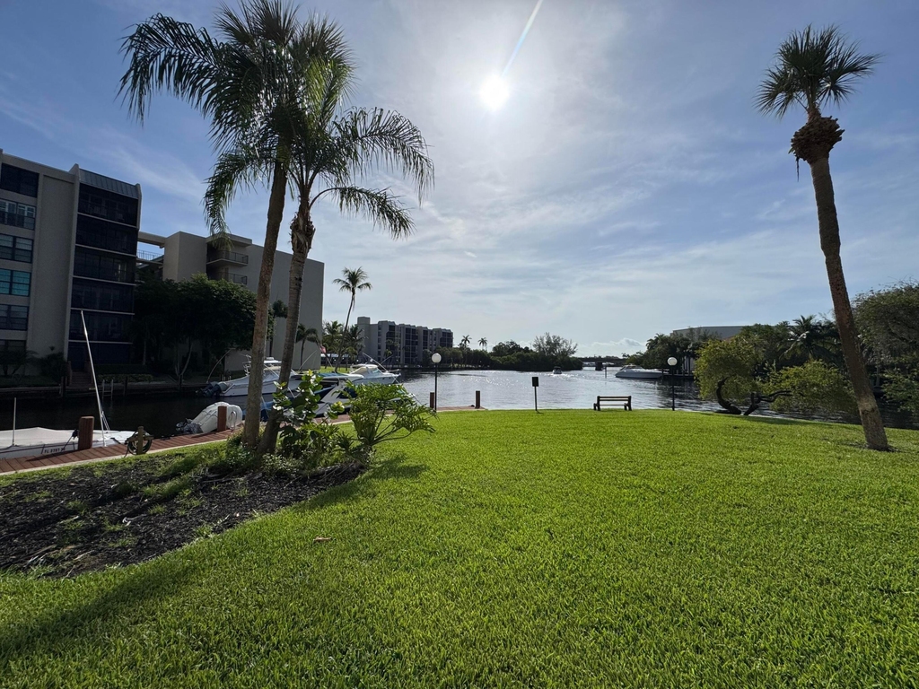 12 Royal Palm Way - Photo 21