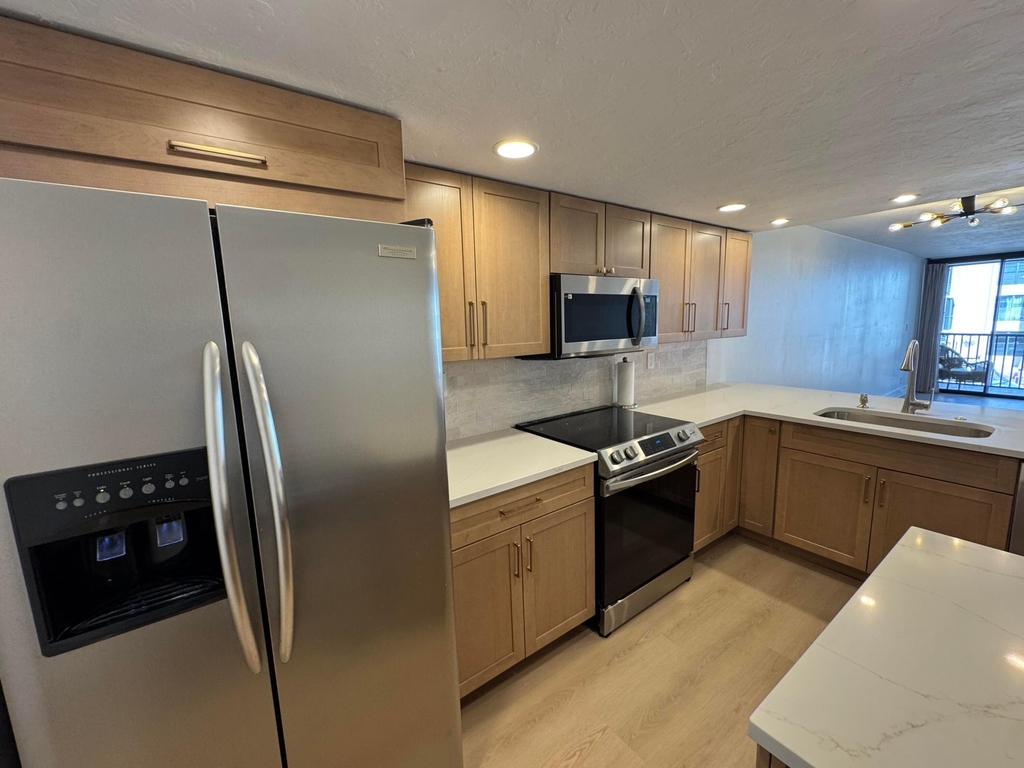 12 Royal Palm Way - Photo 3