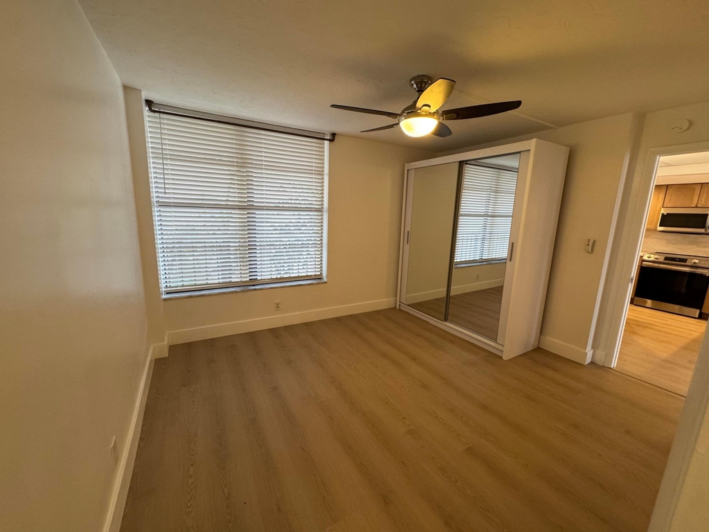 12 Royal Palm Way - Photo 17