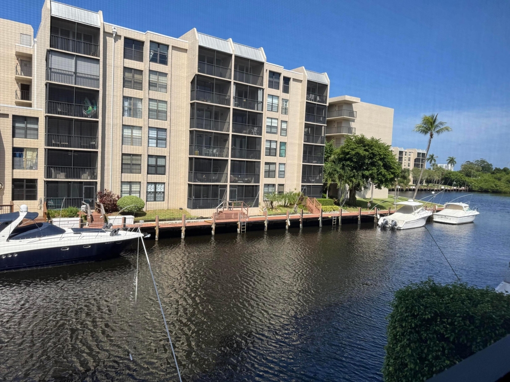 12 Royal Palm Way - Photo 1