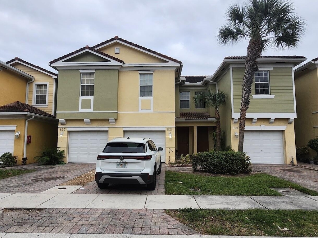 821 Pipers Cay Drive - Photo 0