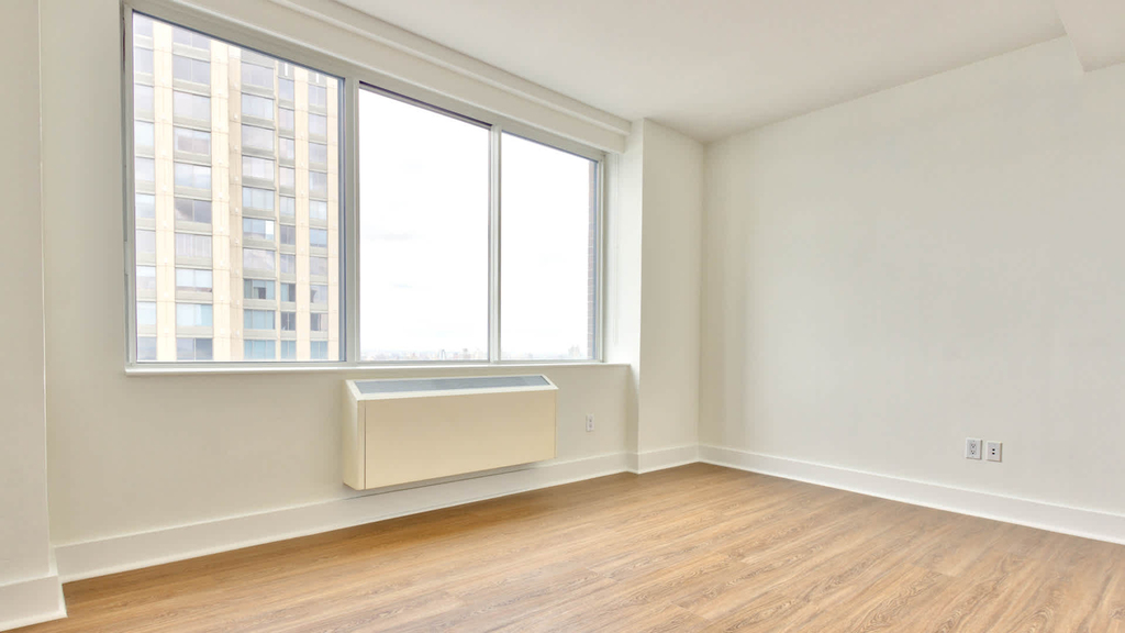 180 Riverside Blvd - Photo 52