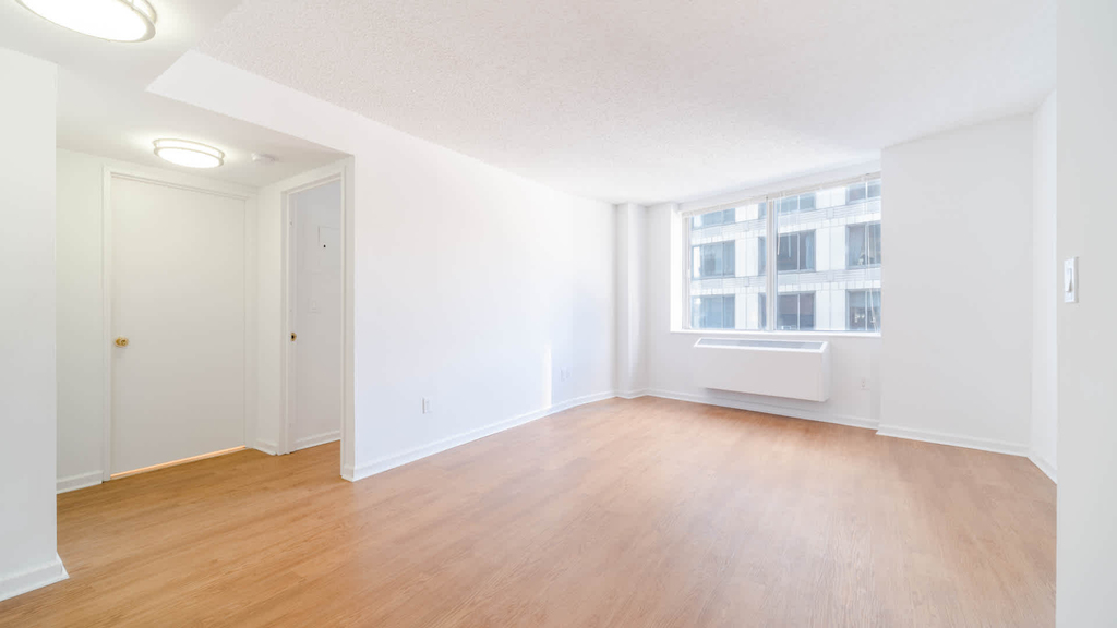 180 Riverside Blvd - Photo 16