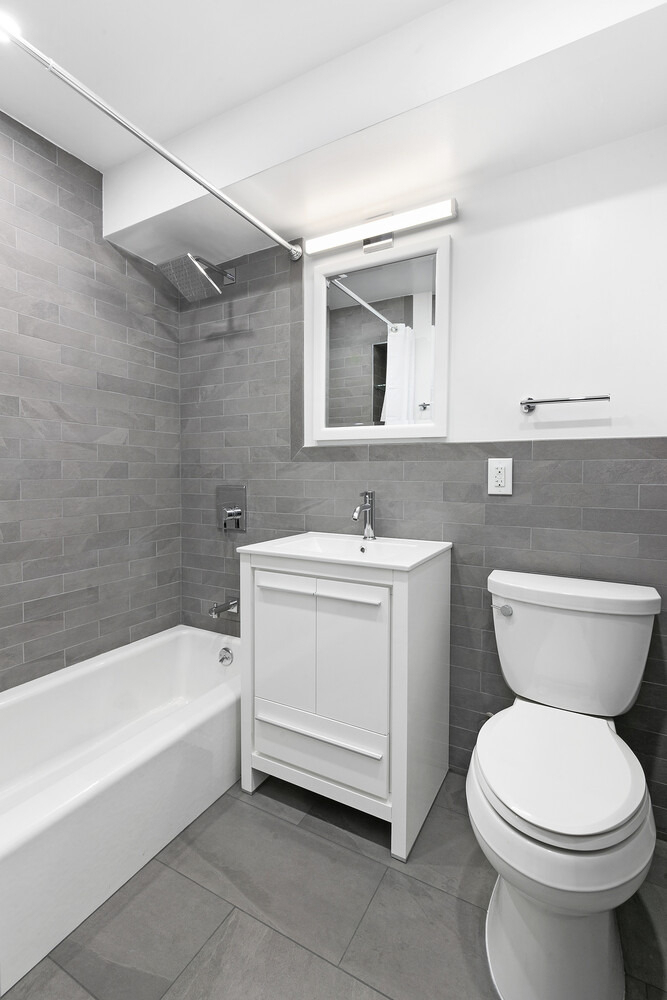 211 E 53rd Street - Photo 4
