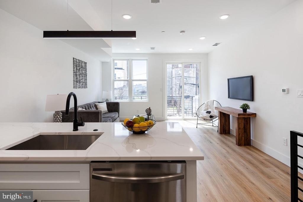 3108 Clifford Street - Photo 2