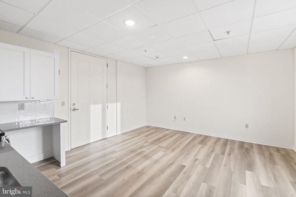 7040 Oxford Avenue - Photo 40