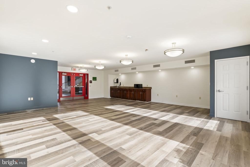 7040 Oxford Avenue - Photo 12