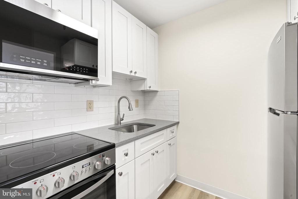 7040 Oxford Avenue - Photo 28
