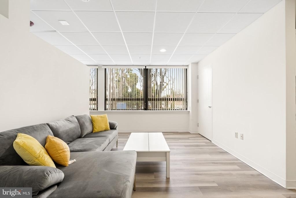 7040 Oxford Avenue - Photo 24