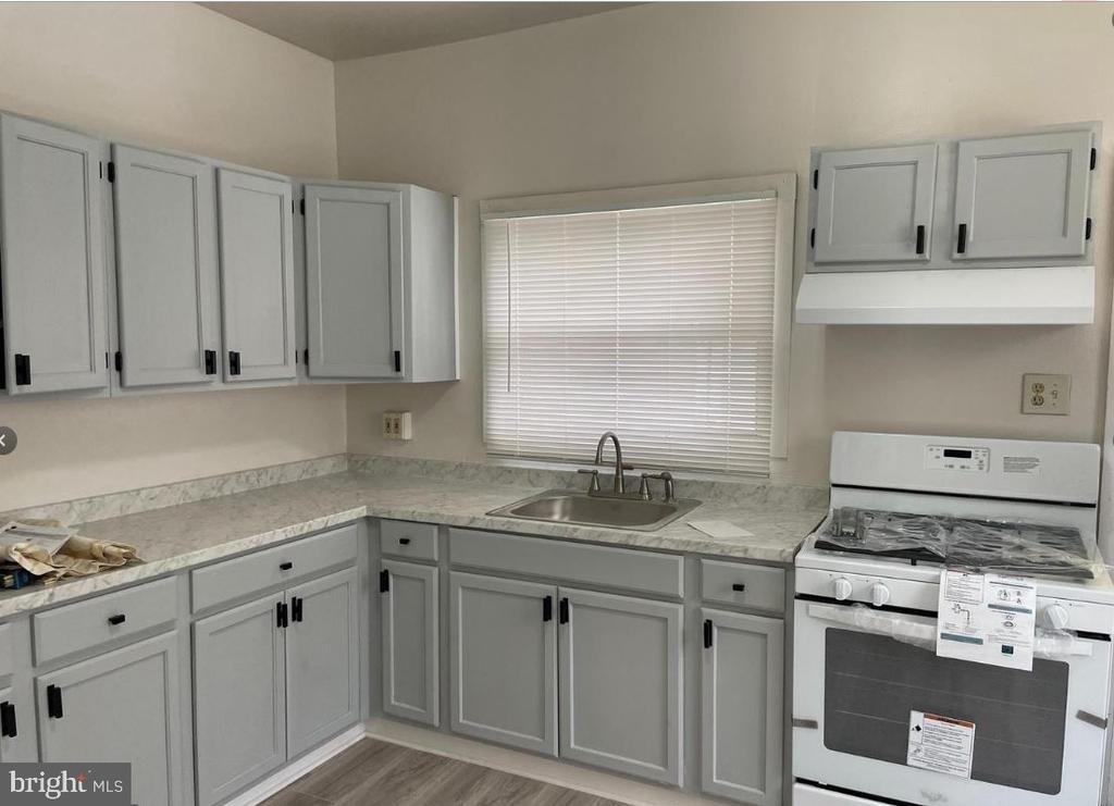 352 N Gross Street - Photo 1