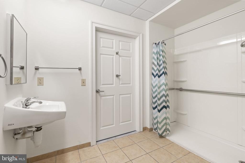 7040 Oxford Avenue - Photo 40
