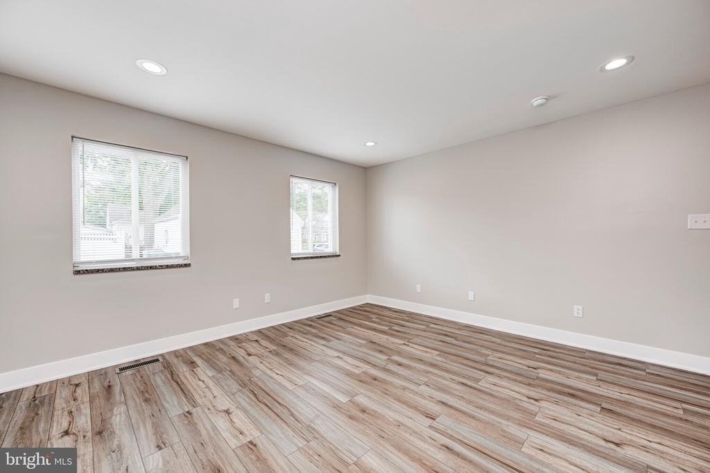 7040 Oxford Avenue - Photo 6