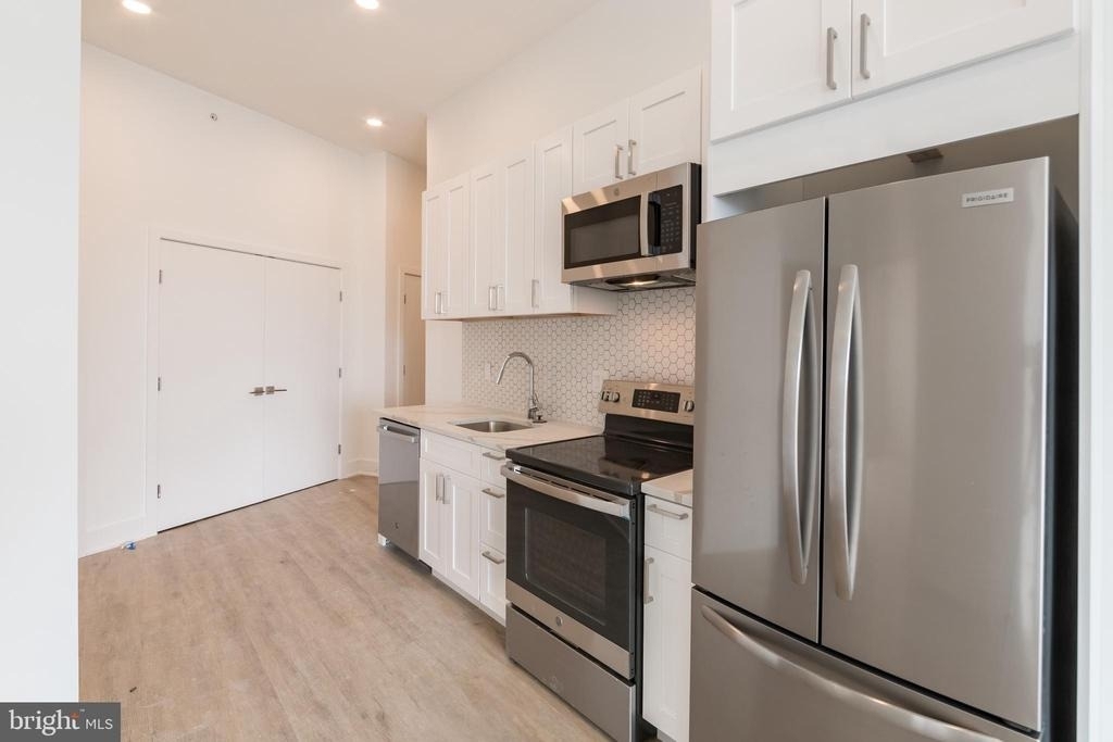 1622 Point Breeze Avenue - Photo 3