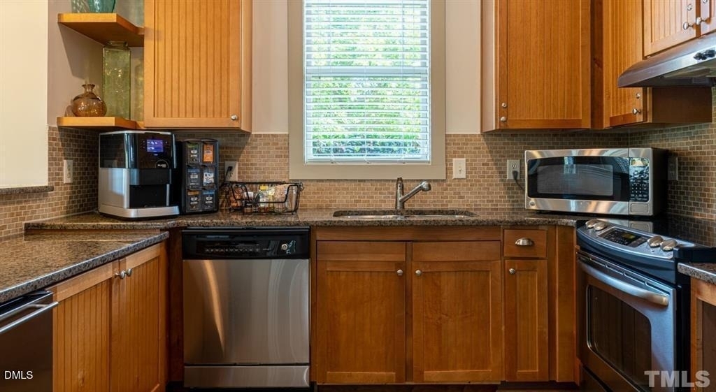 300 Cosgrove Avenue - Photo 9