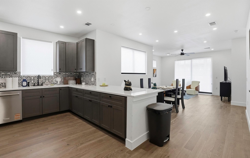 1208 W Oltorf St - Photo 3