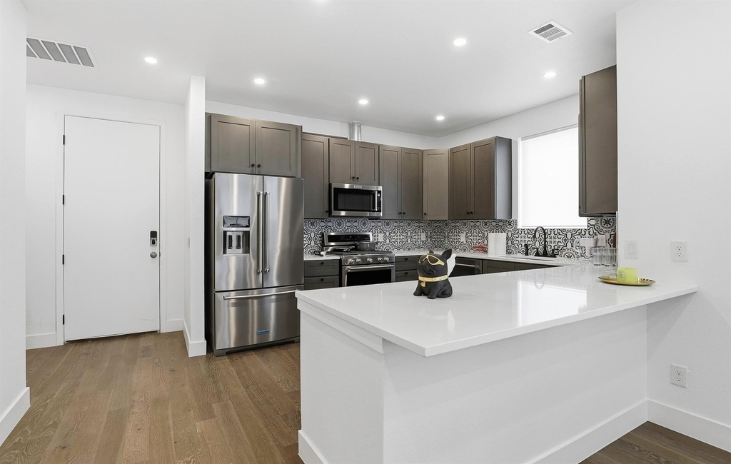 1208 W Oltorf St - Photo 5