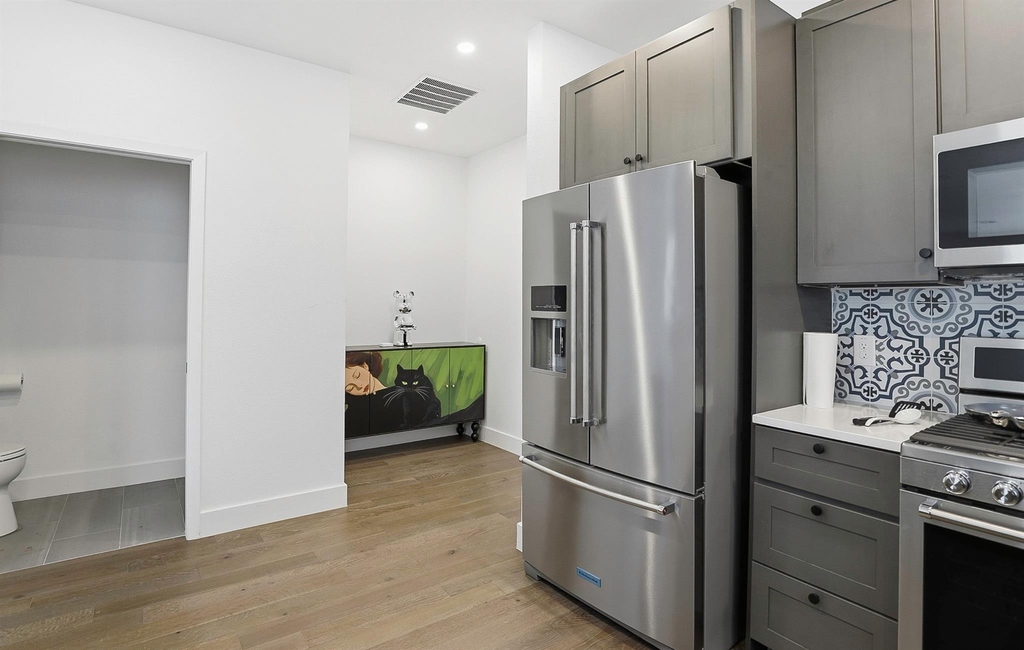 1208 W Oltorf St - Photo 2