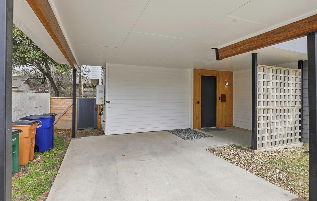 1208 W Oltorf St - Photo 1