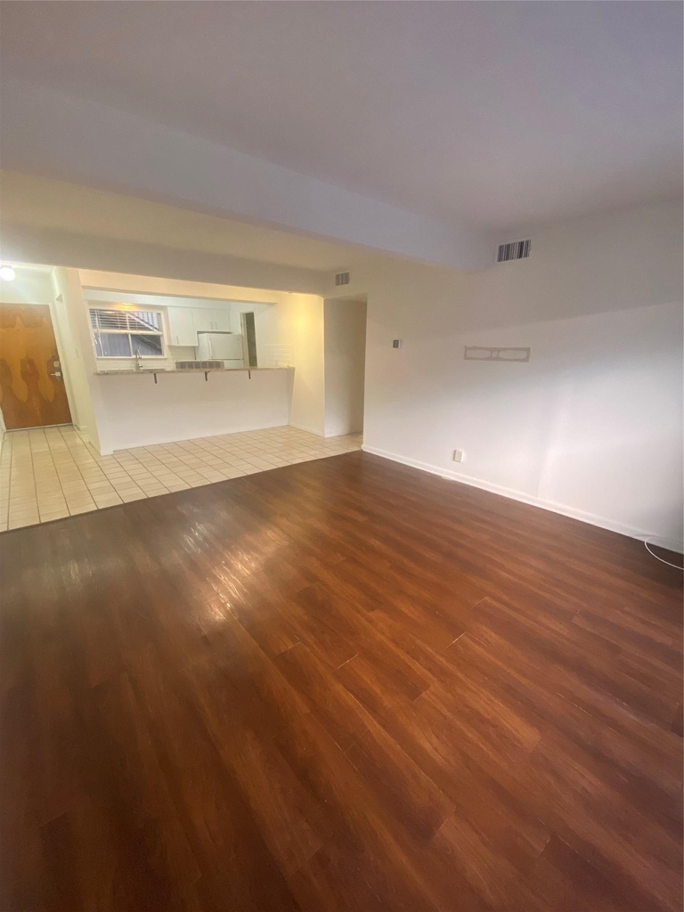 2208 Enfield Rd - Photo 3