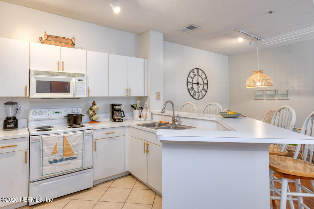 605 Fairway Drive - Photo 6