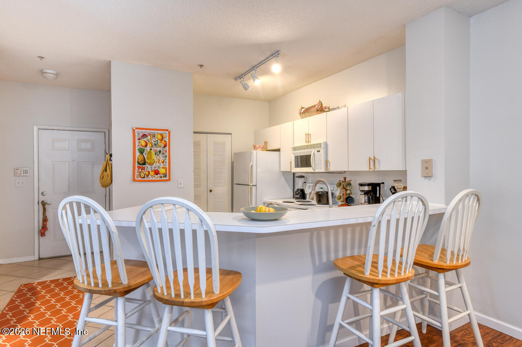 605 Fairway Drive - Photo 5